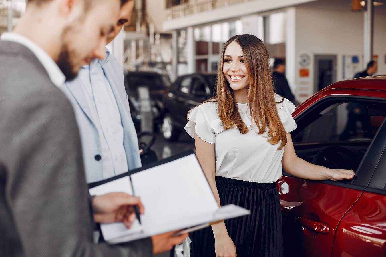 ertificazione auto usata in concessionaria con cliente